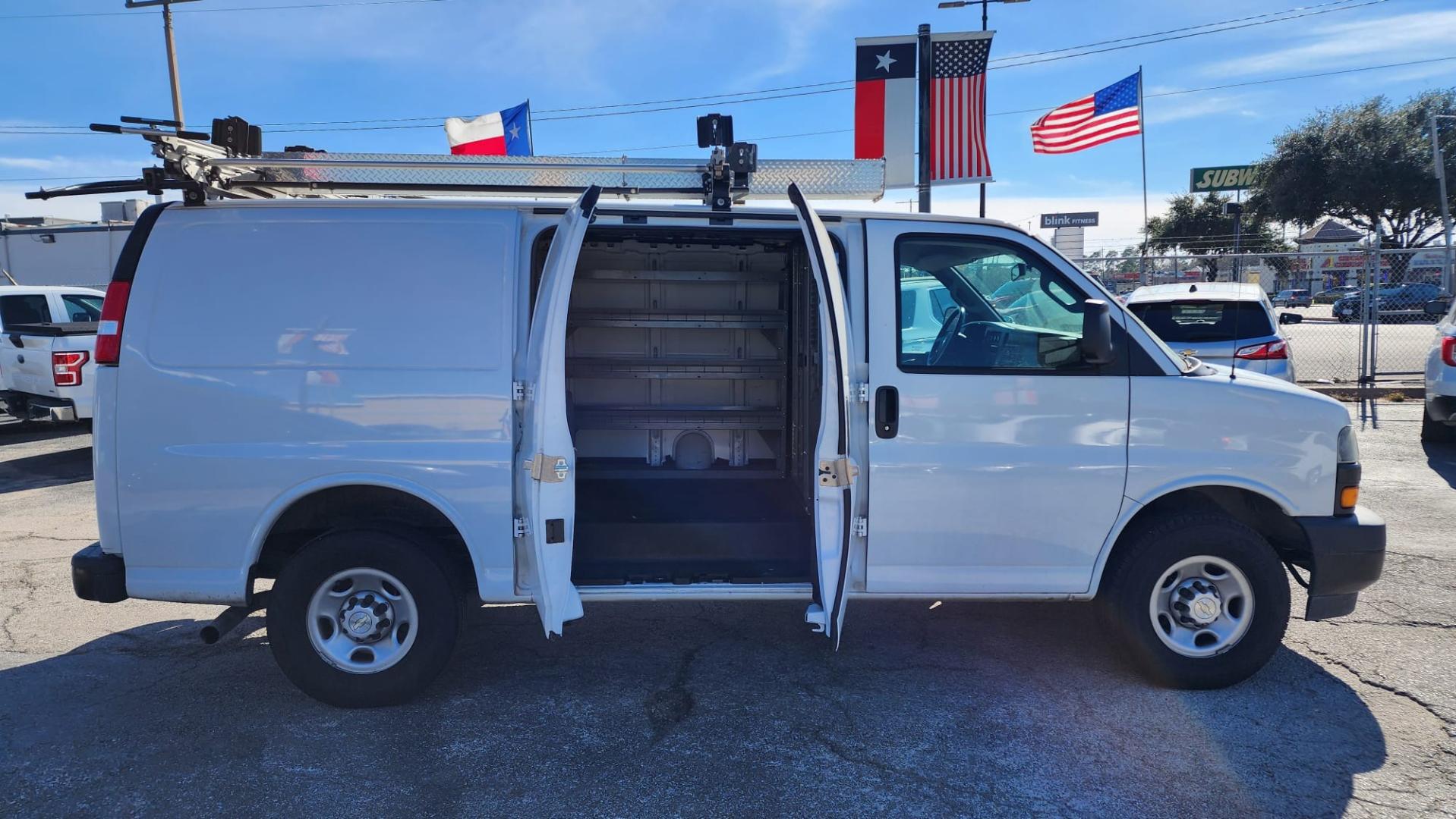 2020 White Chevrolet Express 3500 Cargo (1GCZGGFG7L1) with an 6.0L V8 OHV 16V FFV engine, 6A transmission, located at 1842 Wirt Road, Houston, TX, 77055, (713) 973-3903, 29.805330, -95.484787 - Photo#6